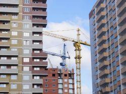 Минстрой видит сложности с вводом жилья в России в 2025-2026 гг.