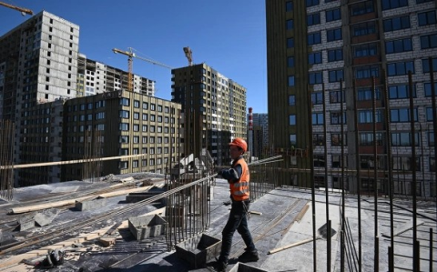 Срывы сроков и смена контроля: «Дом.РФ» назвал новые риски для новостроек