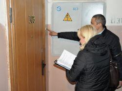 Россиян решили обязать впускать в квартиры незнакомцев из служб ЖКХ: в чем риски
