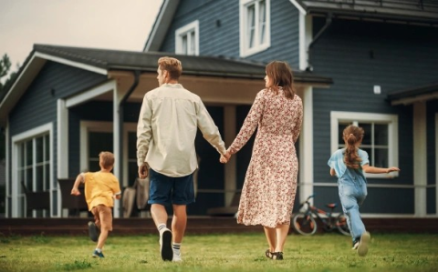 Средние ставки по ипотеке снизились в России вслед за ключевой