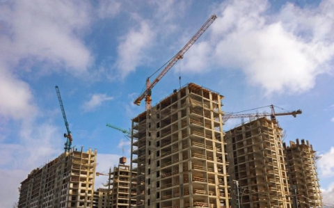 Эффект «долговых хвостов»: как мораторий на штрафы влияет на застройщиков