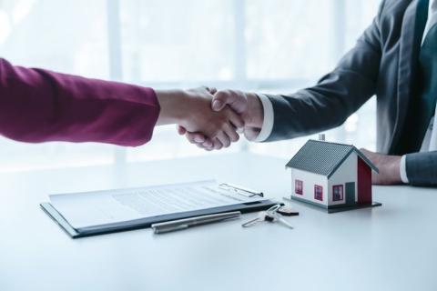 Сделки с недвижимостью без участия нотариусов предложили замораживать