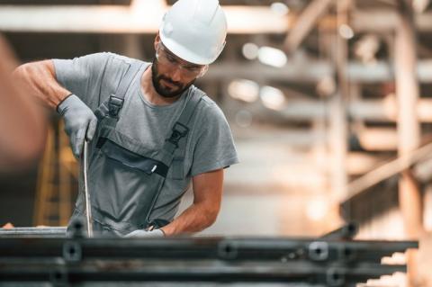 Депутат предложил выдавать рабочим на заводах беспроцентную ипотеку