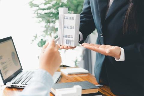 Отдельный вход станет обязательным для коммерческих помещений в жилых домах