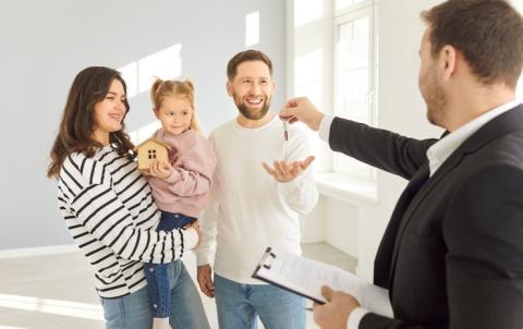 В одном из регионов семьям будут давать квартиры за рождение детей